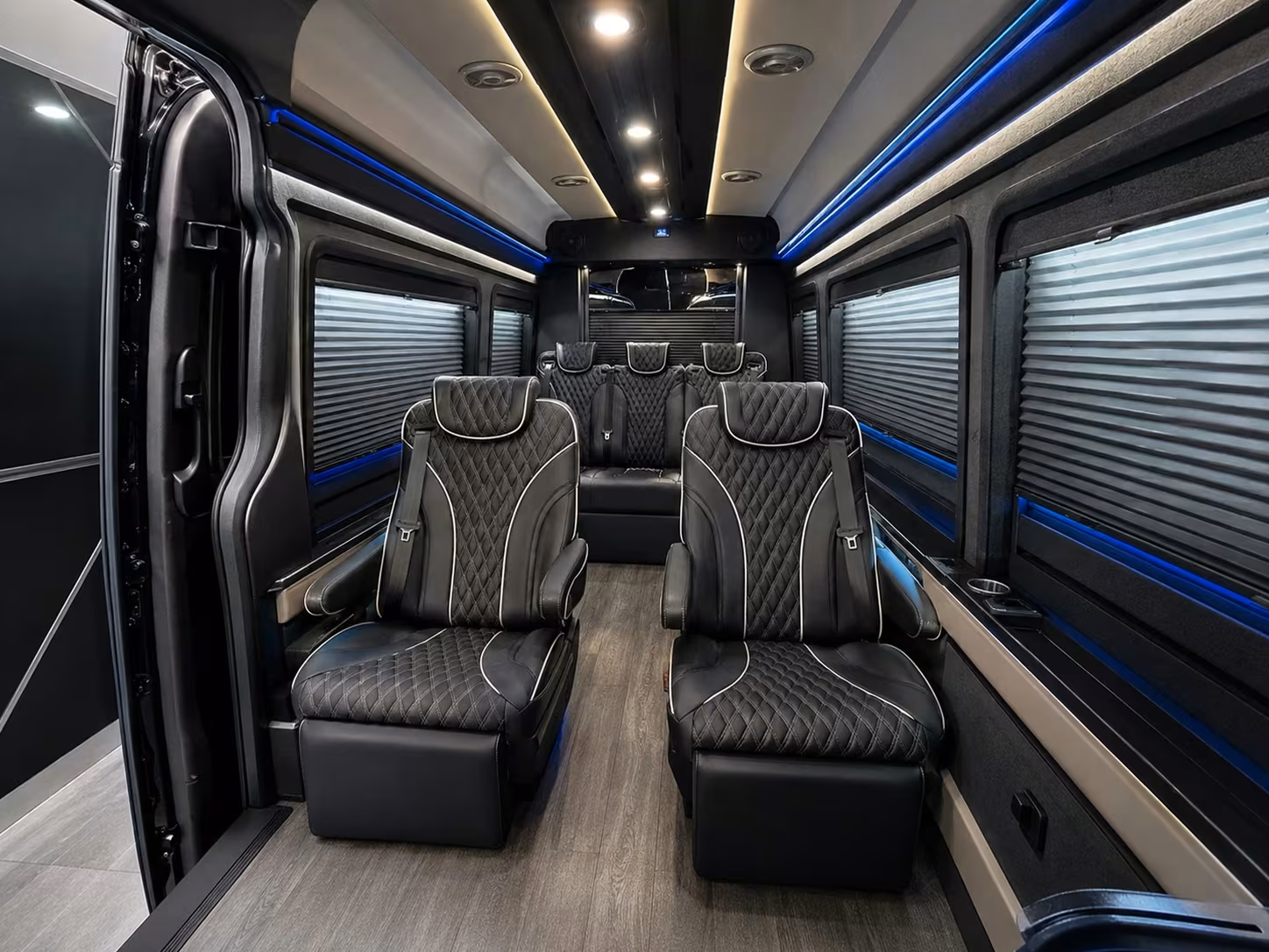 aurora airport bus rentals for sports teams and student groups