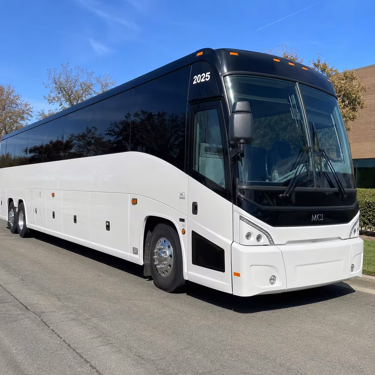aurora corporate shuttle buses between denver tech center and dia